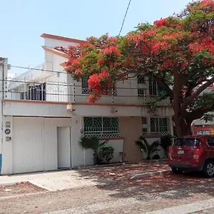 Pensión Casa Flamboyant, Querétaro